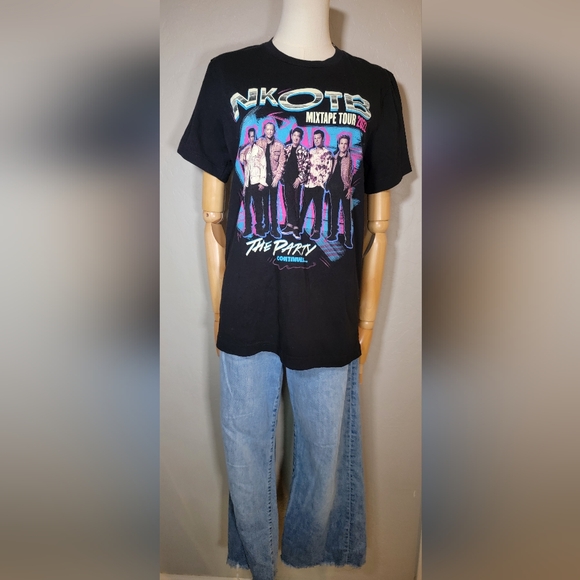 New Kids On The Block 2022 Mixed Tape Tour Concert Tee, size Small - Picture 1 of 5